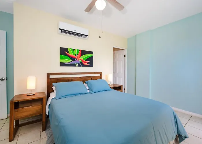 Vv2 55 - Sunny 2br Condo, Walk To Apartment *