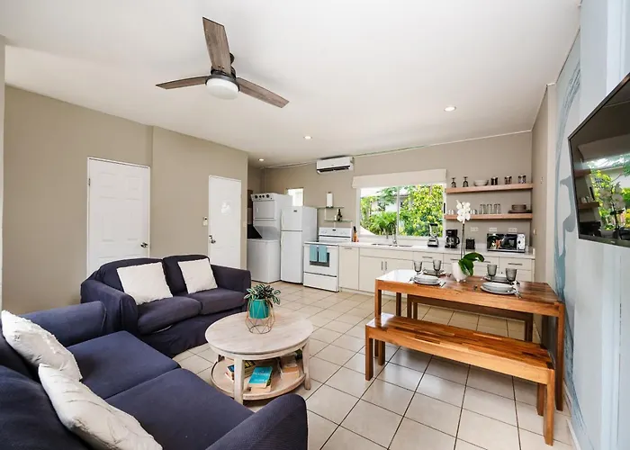 Vv2 55 - Sunny 2br Condo, Walk To Apartment