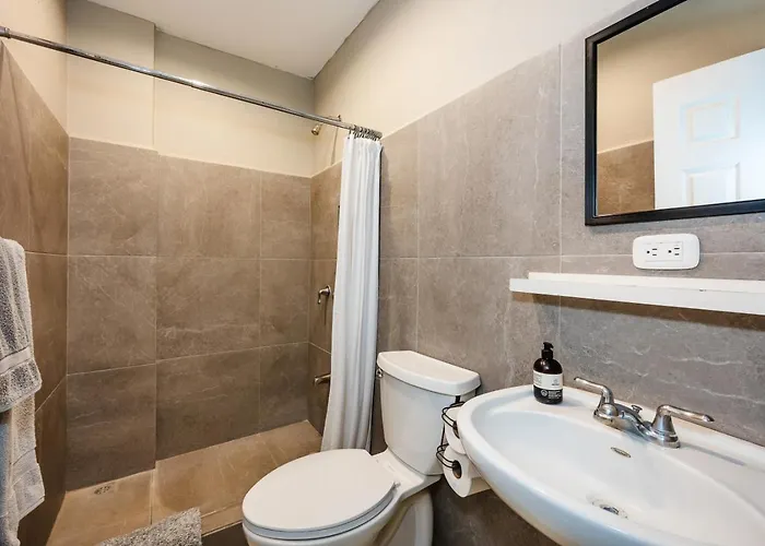 Vv2 55 - Sunny 2br Condo, Walk To Apartment