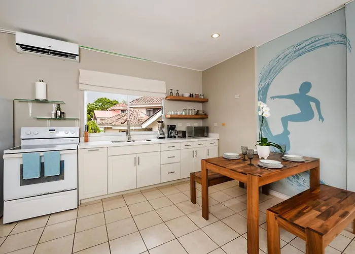 Vv2 55 - Sunny 2br Condo, Walk To Apartment *